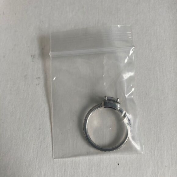 Size 7 Large Square Sparkle Halo 925 Ring - Picture 9 of 9